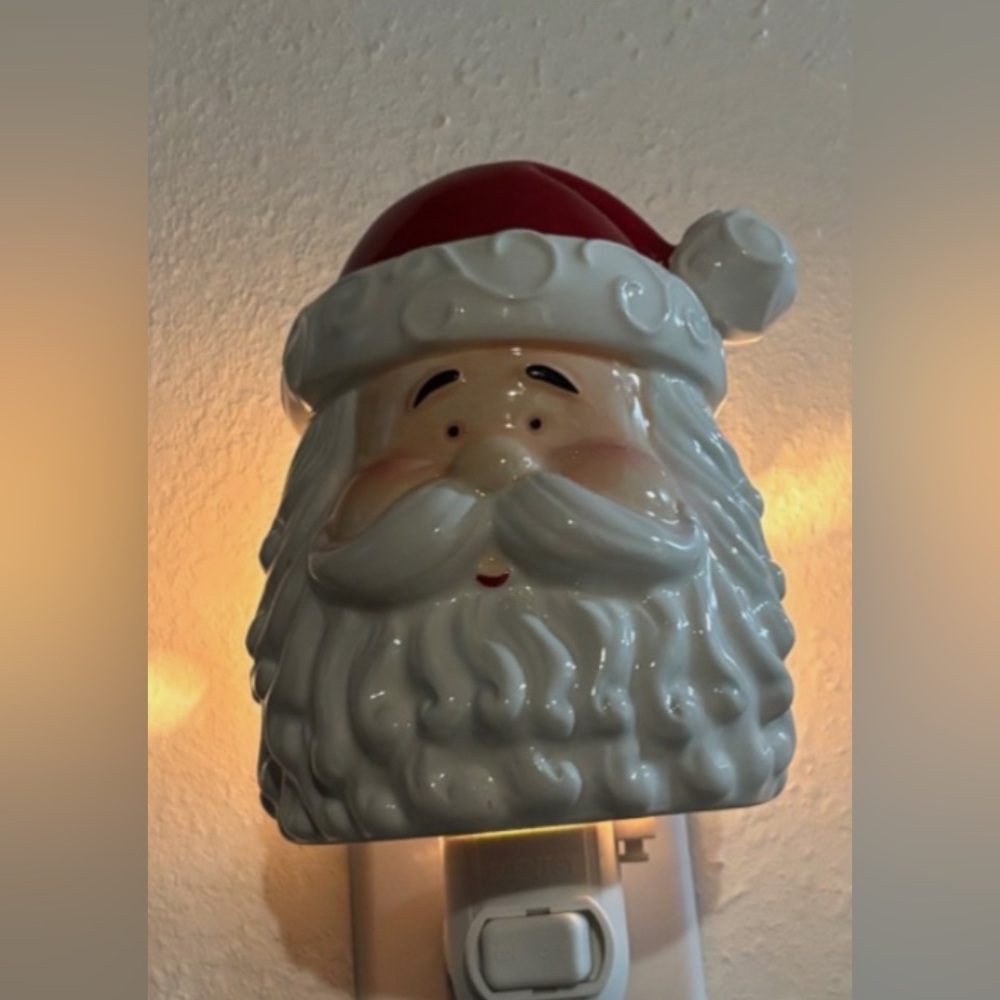 Scentsy hand painted Saint Nick Mini Warmer